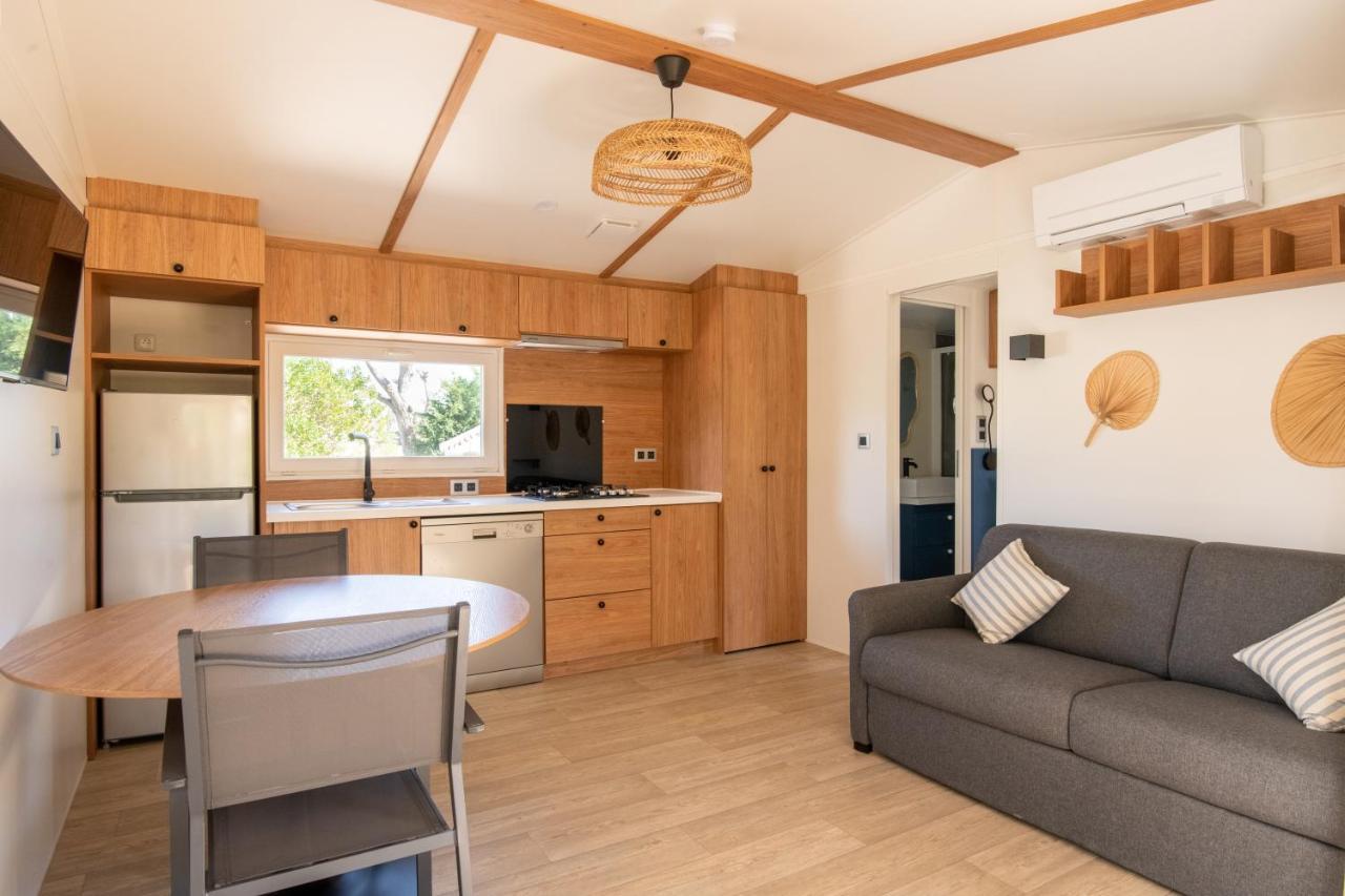 Toison D'Or Hotel Ramatuelle Eksteriør billede Interior of a mobile home