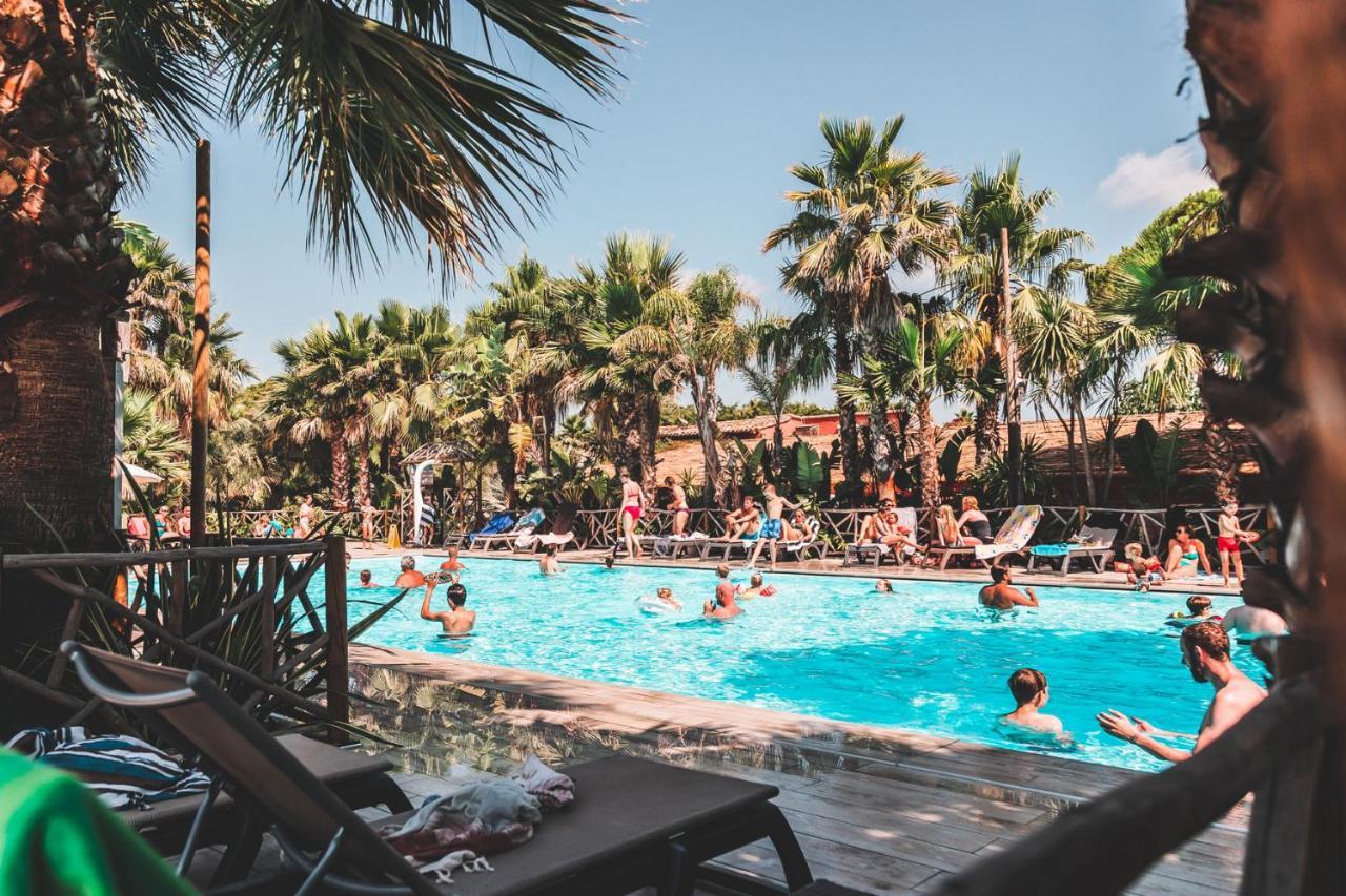 Toison D'Or Hotel Ramatuelle Eksteriør billede The swimming pool at the Oasis Park Hotel
