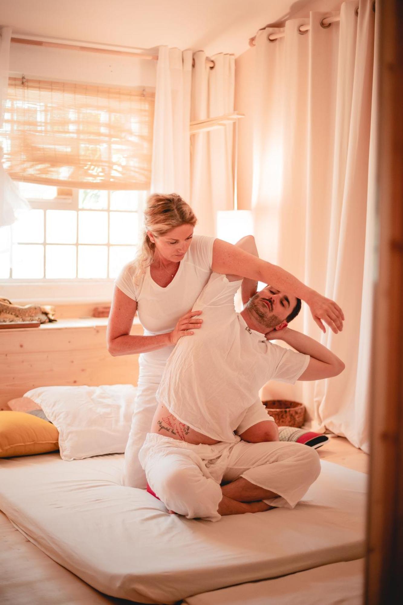 Toison D'Or Hotel Ramatuelle Eksteriør billede A chiropractor treating a patient