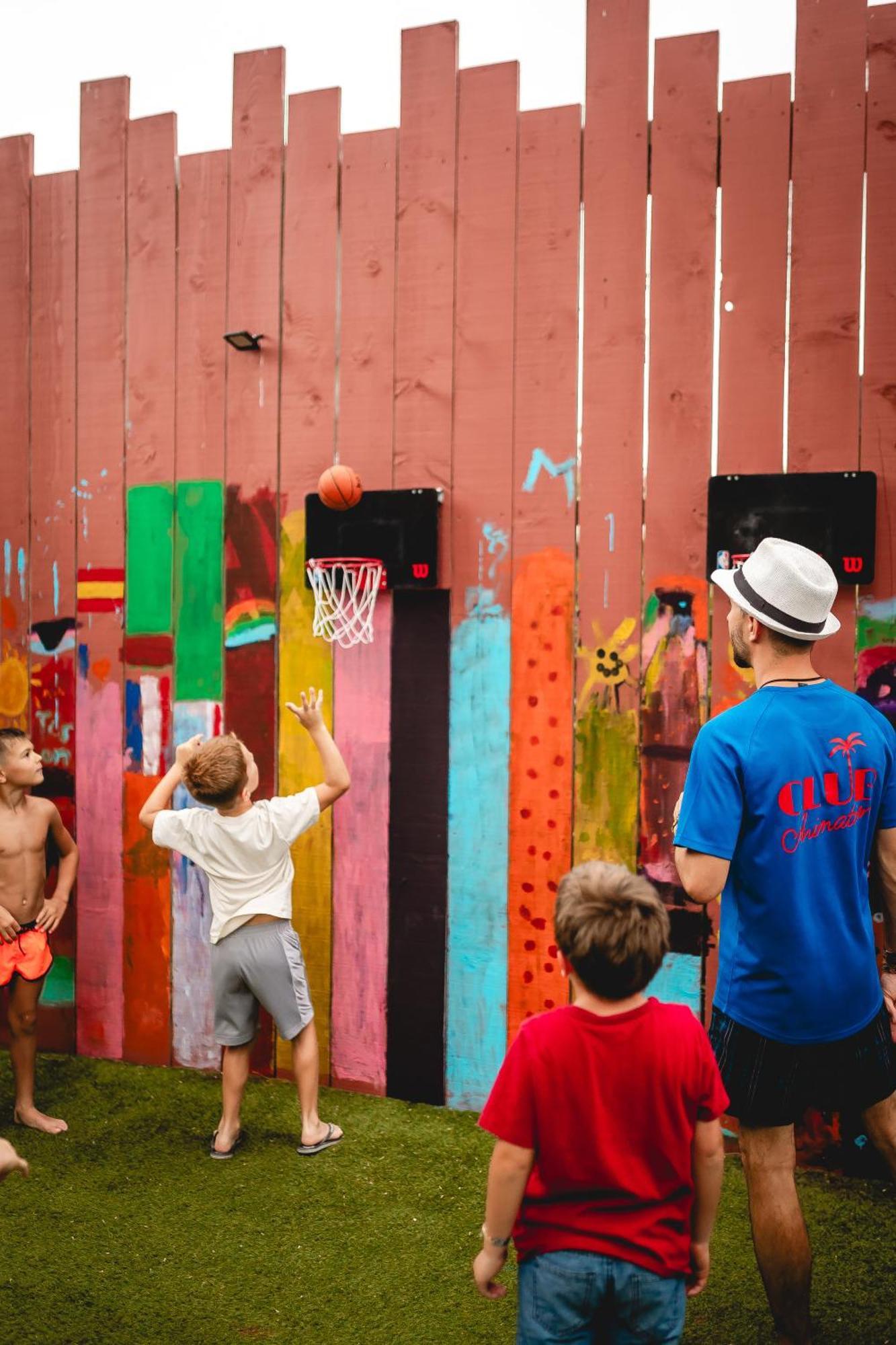 Toison D'Or Hotel Ramatuelle Eksteriør billede Basketball game at the 2019 festival