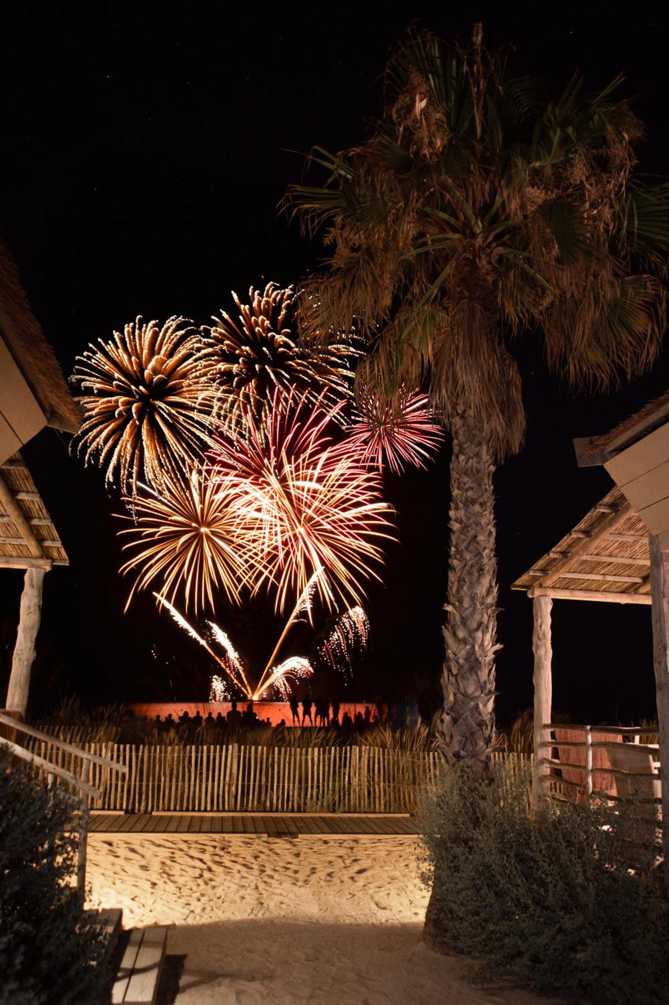Toison D'Or Hotel Ramatuelle Eksteriør billede Fireworks at the 2007 Festival of the Lion King