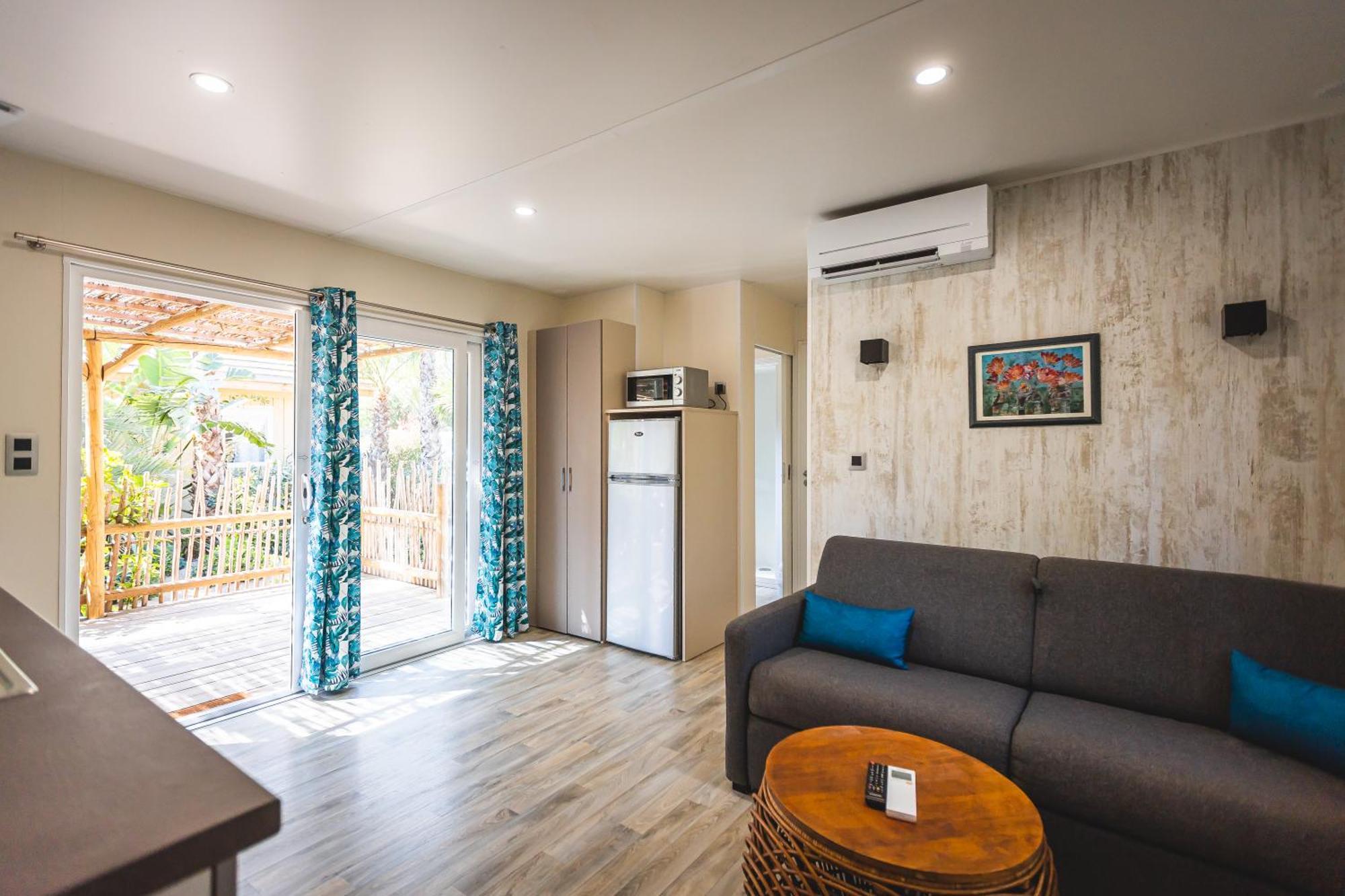 Toison D'Or Hotel Ramatuelle Værelse billede Living room in a mobile home