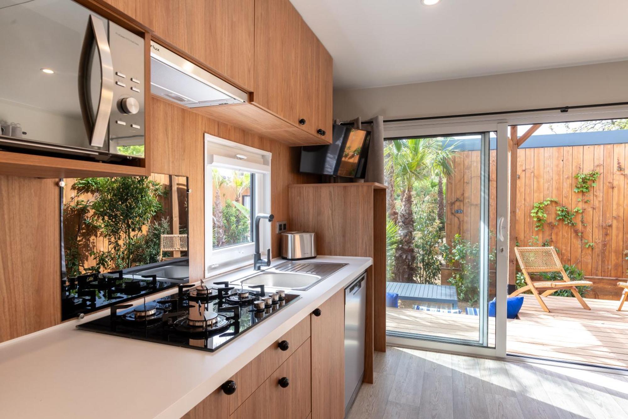 Toison D'Or Hotel Ramatuelle Eksteriør billede A kitchen in a mobile home