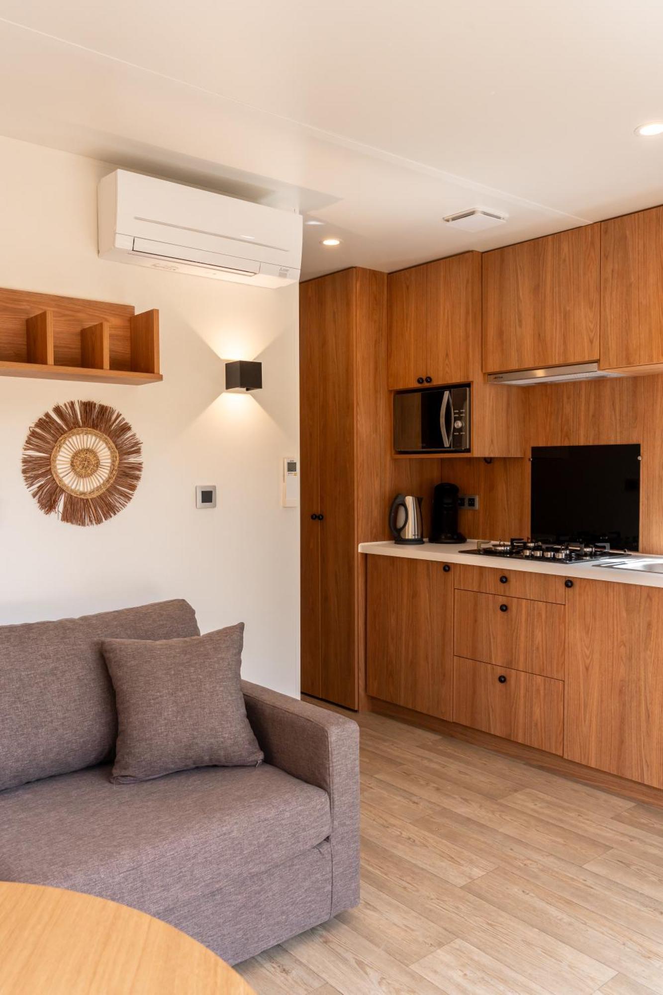 Toison D'Or Hotel Ramatuelle Eksteriør billede A kitchenette in a studio apartment